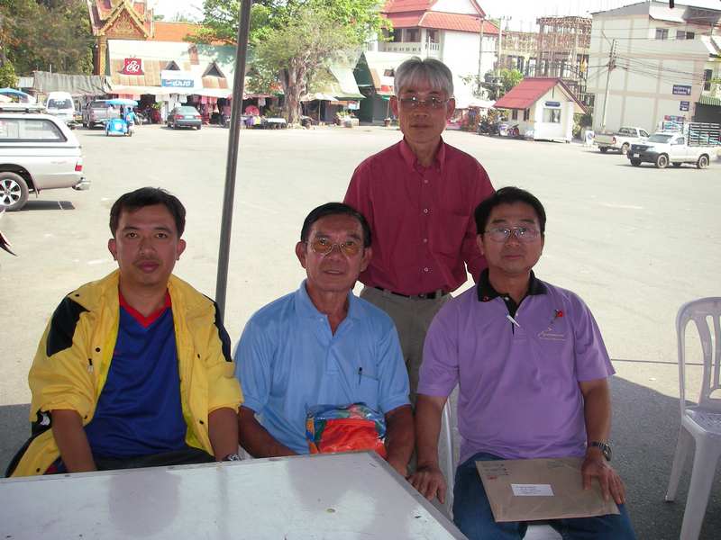ถ่ายร่วมประธานชมรมจักรยานจอมทองผู้จัดครั้งนี้
