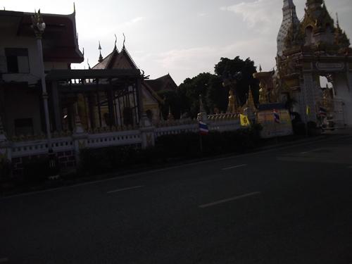 สองทุ่มแล้วยังไมถึงเลย