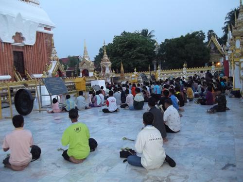 ฟังพระสาธยายมนต์