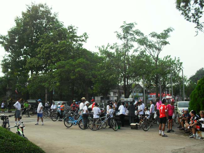 บรรยากาศก่อนเปิด.jpg