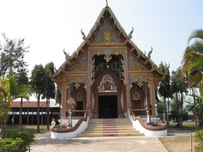 ..วัดในจังหวัดเชียงรายเท่าที่เห็นโบสถ์สวยทุกวัด..
