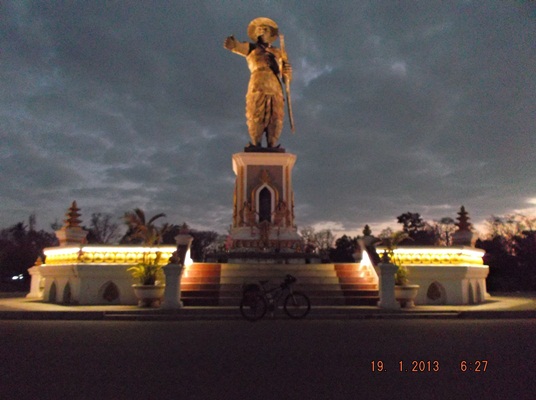 ยายเช้าที่ริมโขง