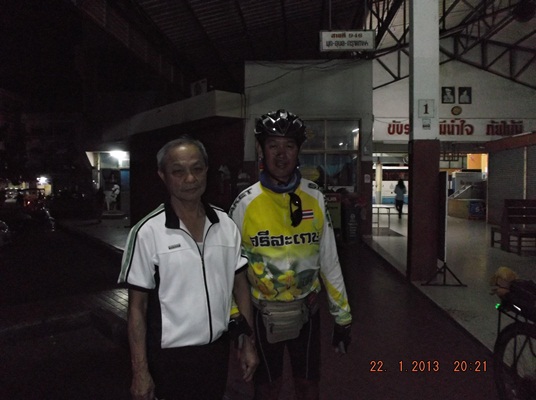 ส่งน้องตึกกลับ กทม แล้ว โชคดีเจอคุณลุงเจ้าของโรงแรมแสงไทยที่มุกดาหารแกก็เป็นเสือักปั่นเหมือนกัน