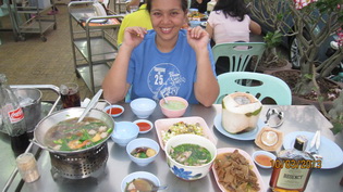 อาหารเย็นที่ร้าน ดีดีโภชนา