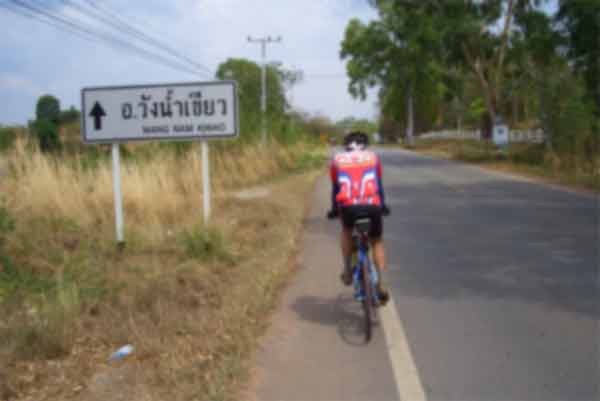 ไปวังน้ำเขียวครับ อีกนานนักกว่าจะถึง