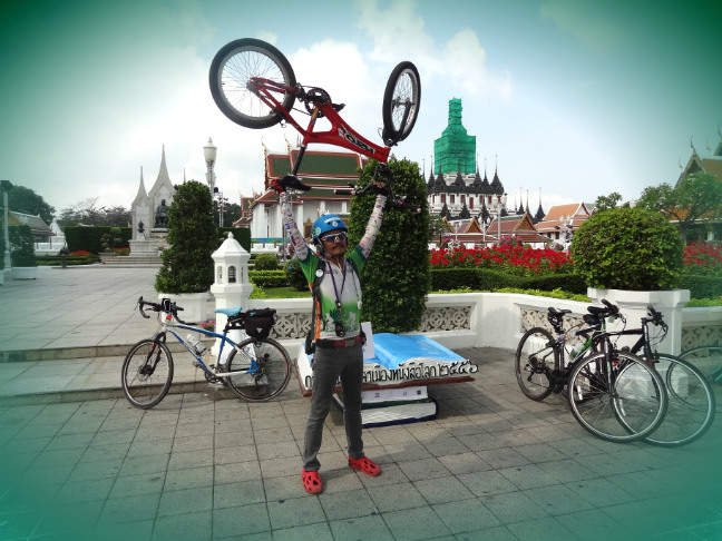 จักรยานรอเข้าคิว เพื่อยก...