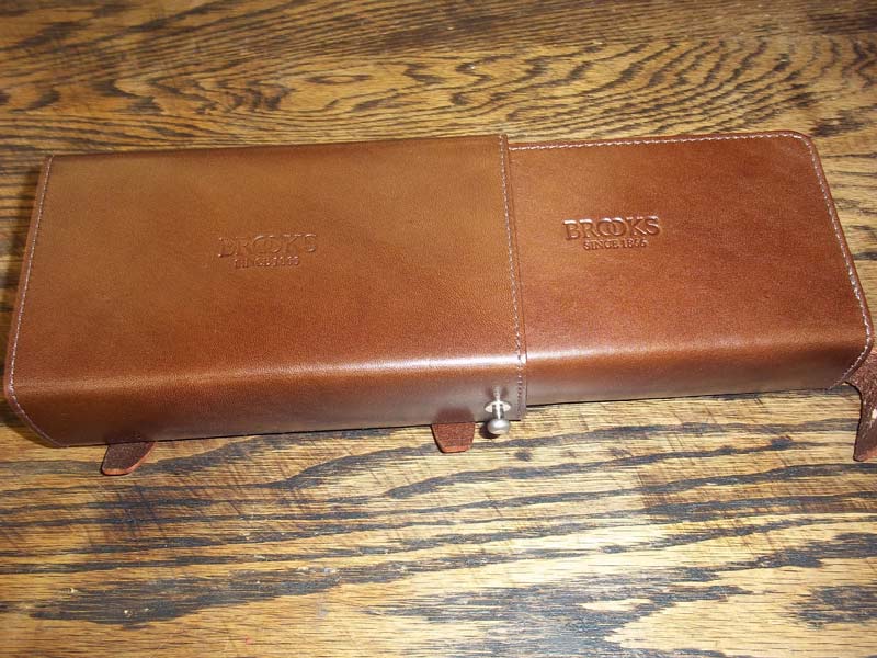 D-shaped-tool-bag-004.jpg