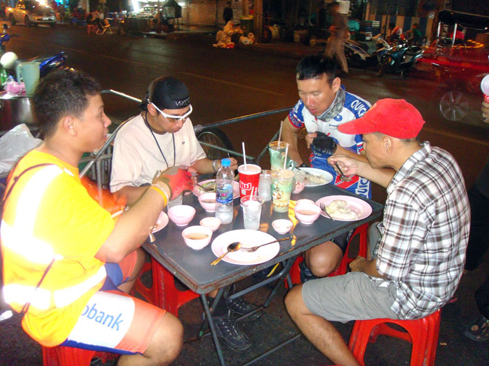แวะกินข้าวมันไก่แถวท่าศาลา