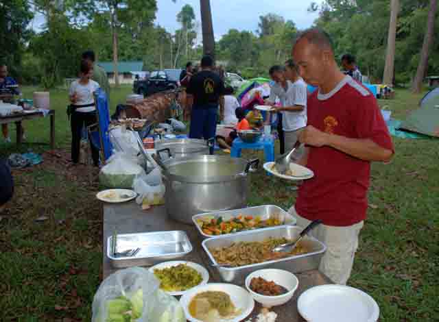 อาหารการกินเพรียบ ต้องขอบคุณเฮียหนุ่ม อีกตามเคย