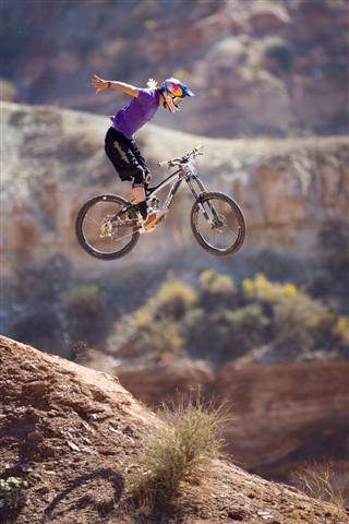 Brandon_Semenuk_JG_100608_rampage_0138 (Small).jpg