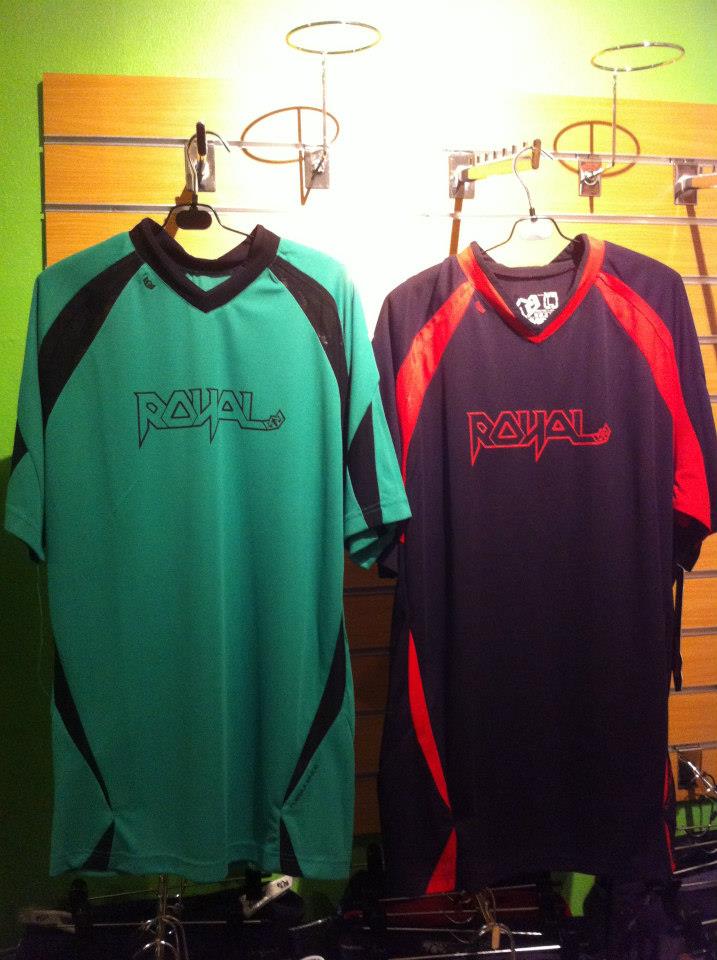 Turbulence Short Sleeve Jersey ราคา 1,900 THB