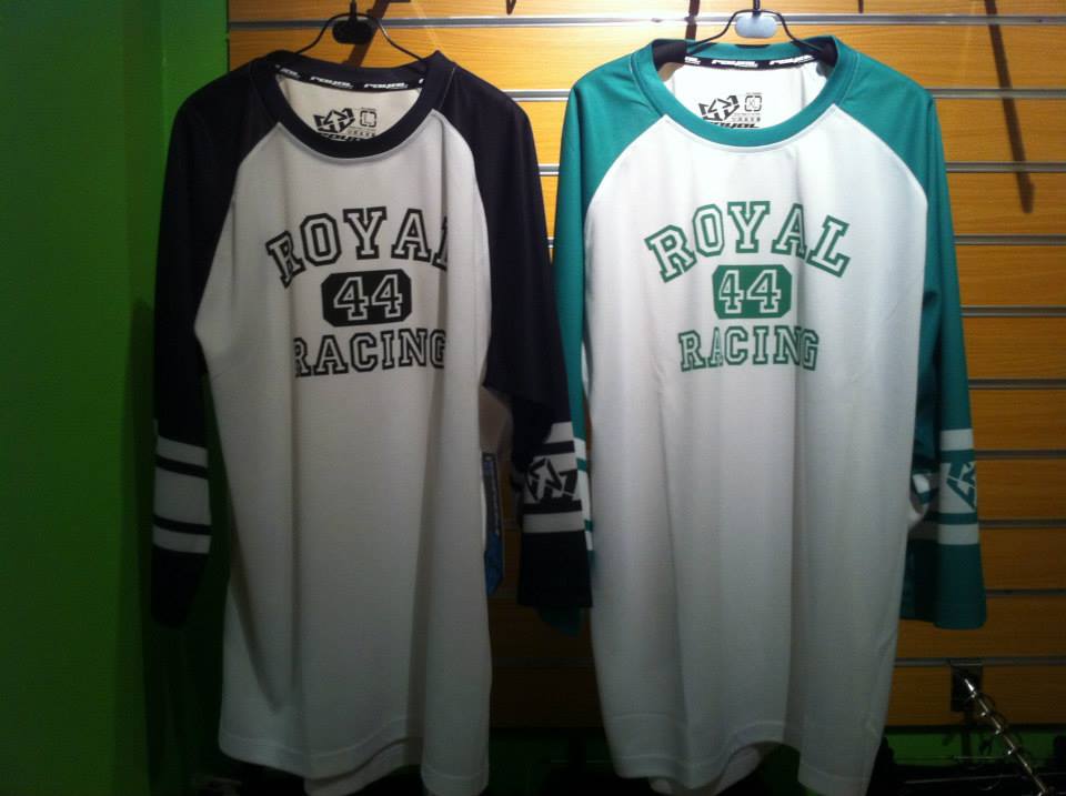Athletic ride 3/4 Jersey ราคา 1,250 THB