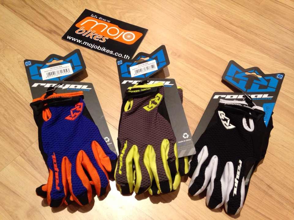 2.Quantum Glove[/color] มีสี เทา/เหลือง , ส้ม/น้ำเงิน , ขาว/ดำ มีตั้งแต่ Xs(บางสี) จนถึง XL ค่ะราคา 1,100.บาท