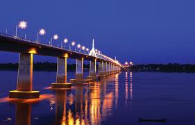 ตลาดอินโดจีน และ สะพานมิตรภาพไทย-ลาว ที่ มุกดาหาร<br />อยู่ห่างจากลืออำนาจ ประมาณ 90 กม<br />เป็นศูนย์กลางการท่องเที่ยวยอดฮิต ที่ใครๆก็อยากไป ครับ