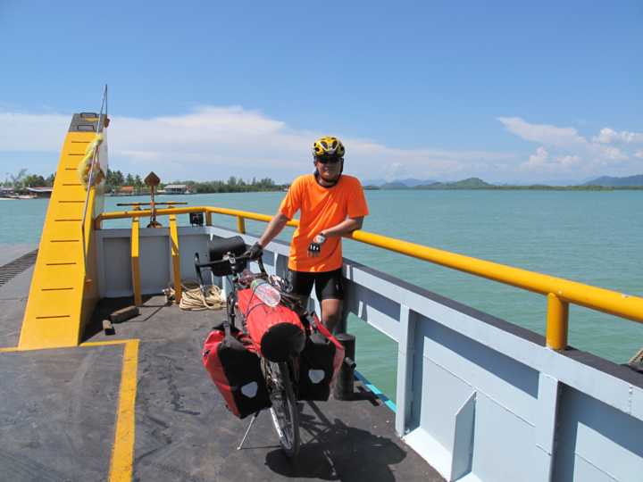เกาะด้านหลังข้าฯ นั่นแหละครับ  เกาะคอเขา