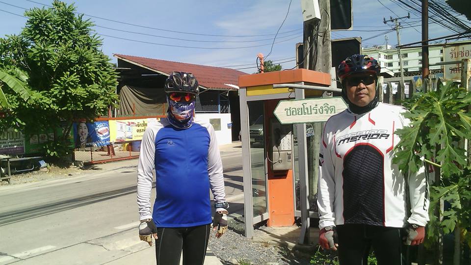 ปากซอยโปร่งจิตรหน้าร้านตัดผม.