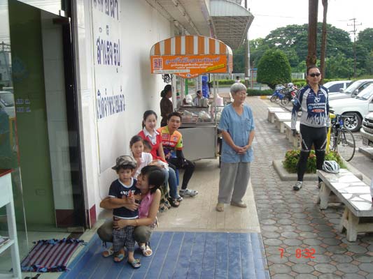 เจ๊หนุงหนิง กับ แม่บ้านน้องนุ 2 ครอบครัวครับ