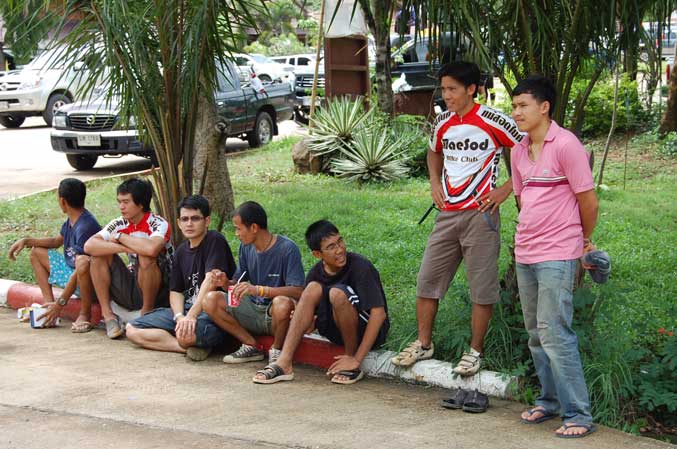 กำลังเล็งผ่อสาวๆ เชิญถ้วยรางวัลอยู่เจ้า
