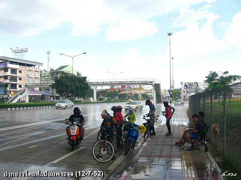 เจอฝนที่ใต้ทางด่วนสุขสวัสดิ์ เลยต้องเก็บกล้อง จบข่าวแต่เพียงเท่านี้ครับ