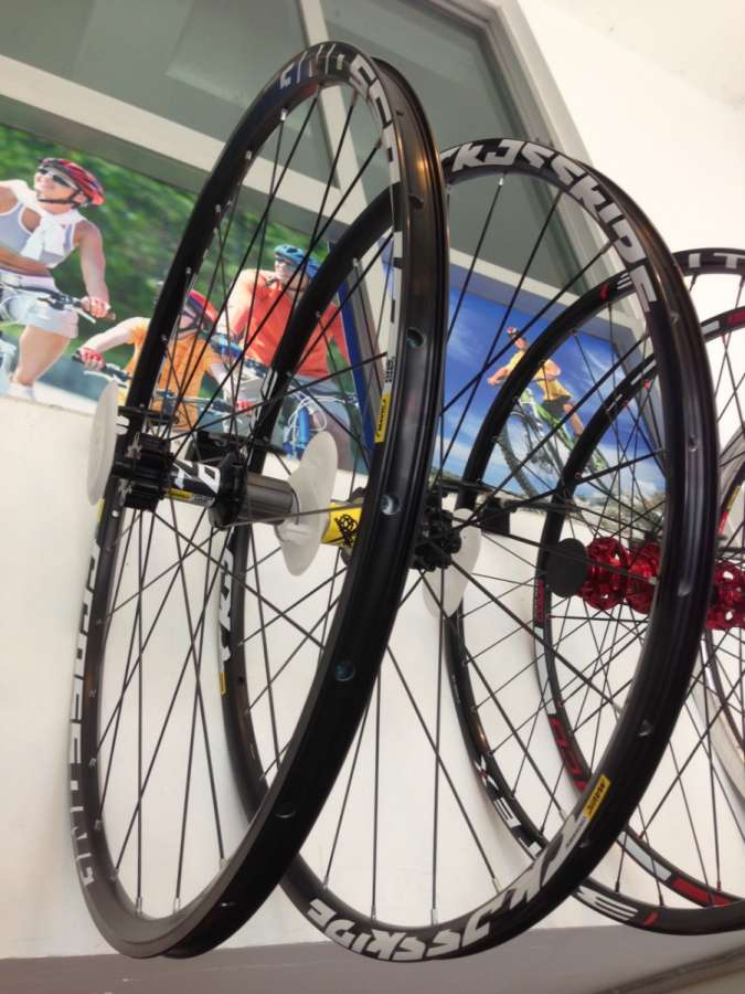 Mavic Crossride  และรุ่น Crossone