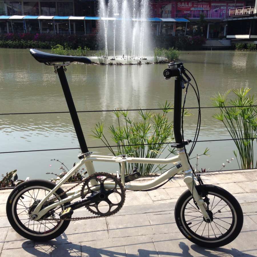 Neo bike 14" ถ้านำมาแต่งเปลี่ยนหัวใส่แฮนด์ตรงให้ช่วงยาวขึ้น จะเป็นรถเล็กที่ขี่ดีขึ้นมากๆครับ