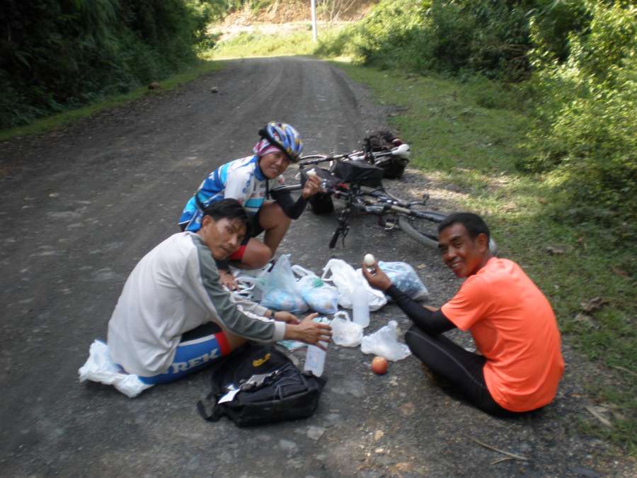 โต๊ะอาหารระหว่างทาง
