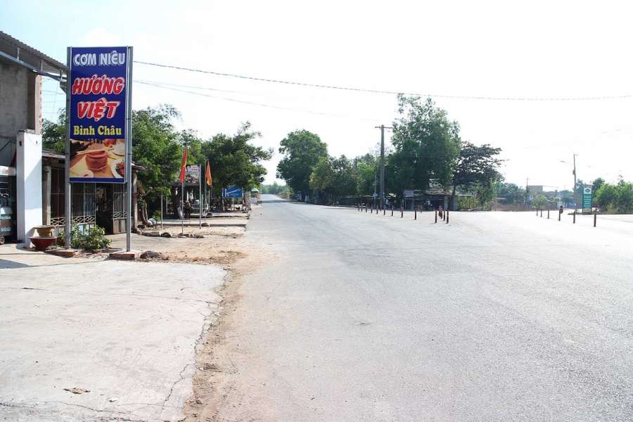 ปั่นย้อนกลับออกมาถึงสามแยกปากทาง ก็มีร้านอาหาร