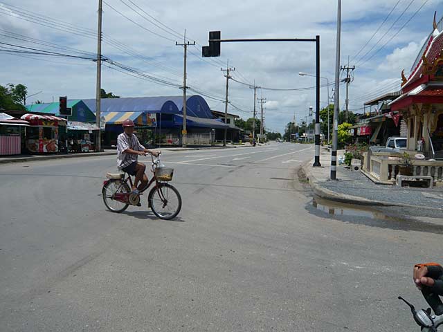 ไปดอนตูม..เจอเจ้าถิ่นฝ่าไฟแดงมาด้วย 5555