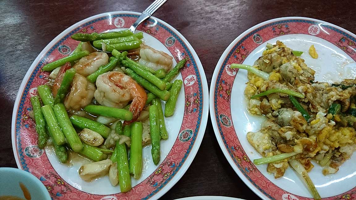 ตามด้วยหน่อไม้ฝรั่งผัดกุ้งอิ่มเลย