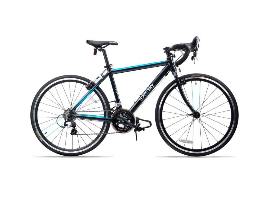 FROG ROAD 67 BIKE 24" 9SP<br />เฟรม Alu 6061 ขนาด 36.5cm <br />สำหรับเด็ก อายุ 8-12 ขวบ ช่วงขาขั้นต่ำ 67 cm<br />9speed ล้อ 24 นิ้ว<br />weight 8.8 kg<br />ในเซ็ตจะมียางมาให้ทั้งแบบ ไฮบริดสำหรับปั่นในเมืองถนนเรียบ และ ยางแบบ ออฟโรดสำหรับลุยทางขรุขระ<br />และมีอุปกรณ์มาตราฐาน เช่น บังโคลน กระดิ่ง และตัวสะท้อนแสงเพื่อความปลอดภัย<br />ราคา 26,900 บาท