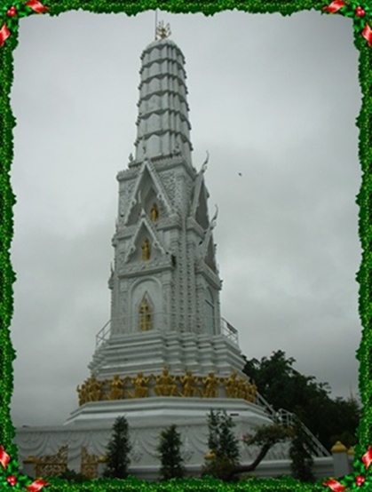 องค์เจดีย์เป็นที่มาของวัดพระปรางค์เหลืองครับ