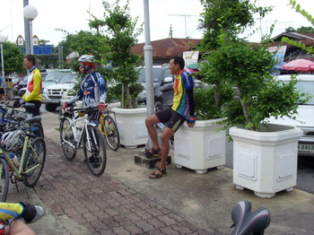 จอดจักรยานริมแม่น้ำ