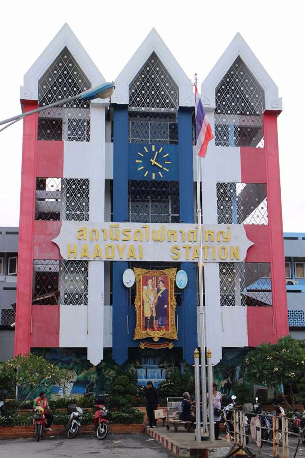 เดินกลับมาที่สถานีรถไฟ