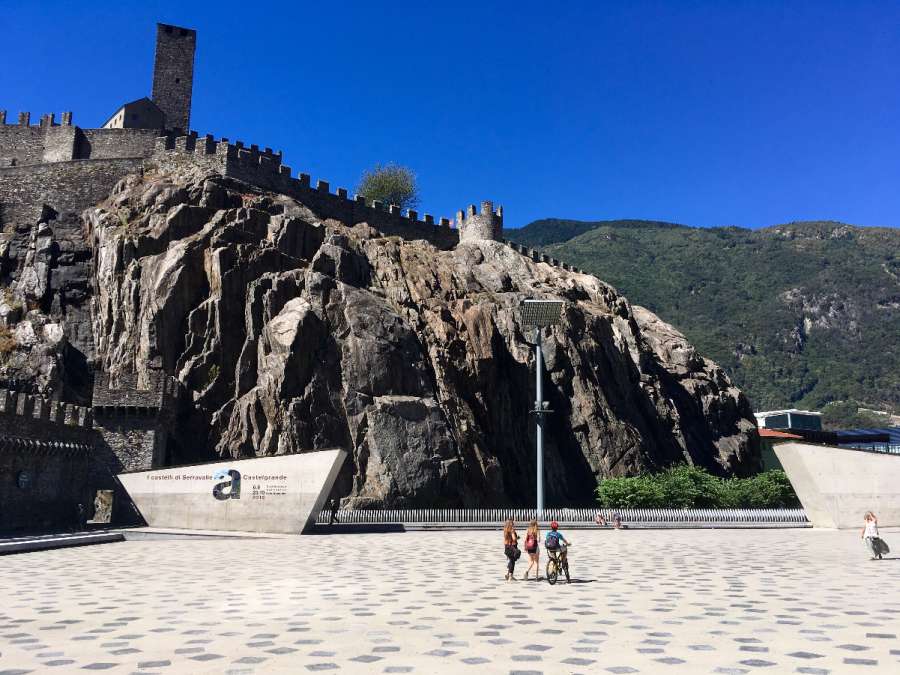หน้าปราสาทที่เมือง Bellinzona
