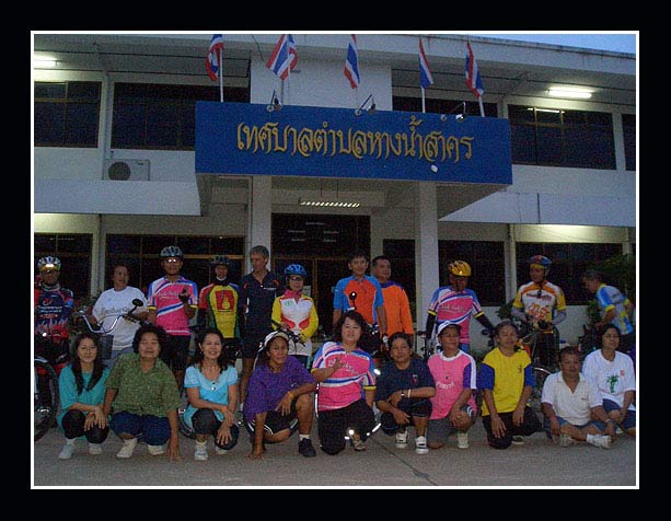 มีพี่น้องมาต้อนรับตอนเช้าและพาปั่นชมเมืองครับ