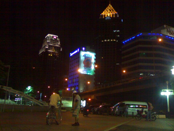 บรรยากาศด้านข้างของส่วนลุมฯ