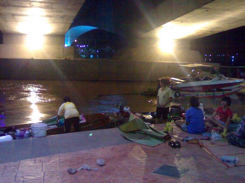 บรรยากาศท่าน้ำครับ