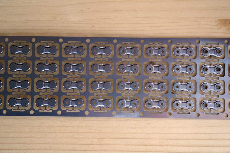 sram-X01-eagle-12speed-chain-details28.jpg