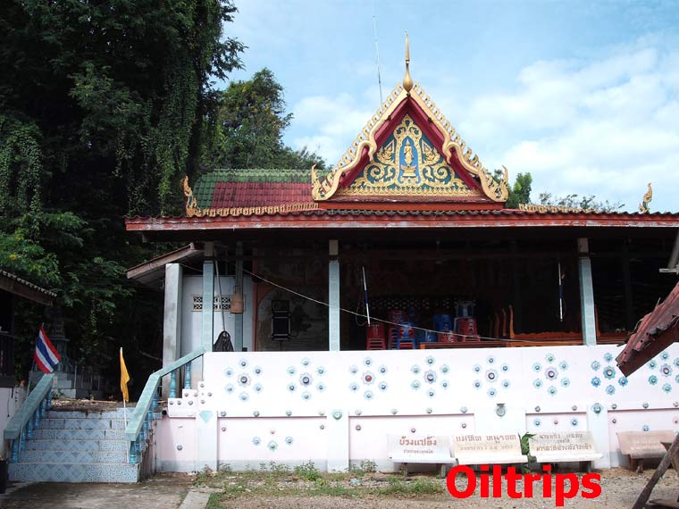 หน้าศาลาเปรียญเก่าที่ทรุดโทรม