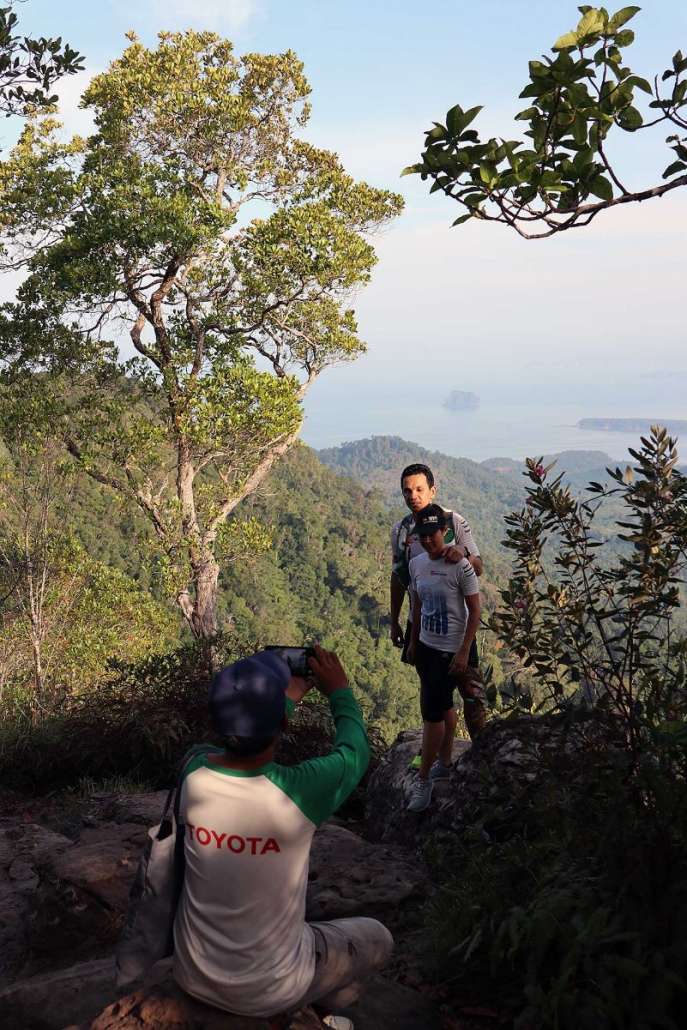 190412075614NgonNak245r.jpg