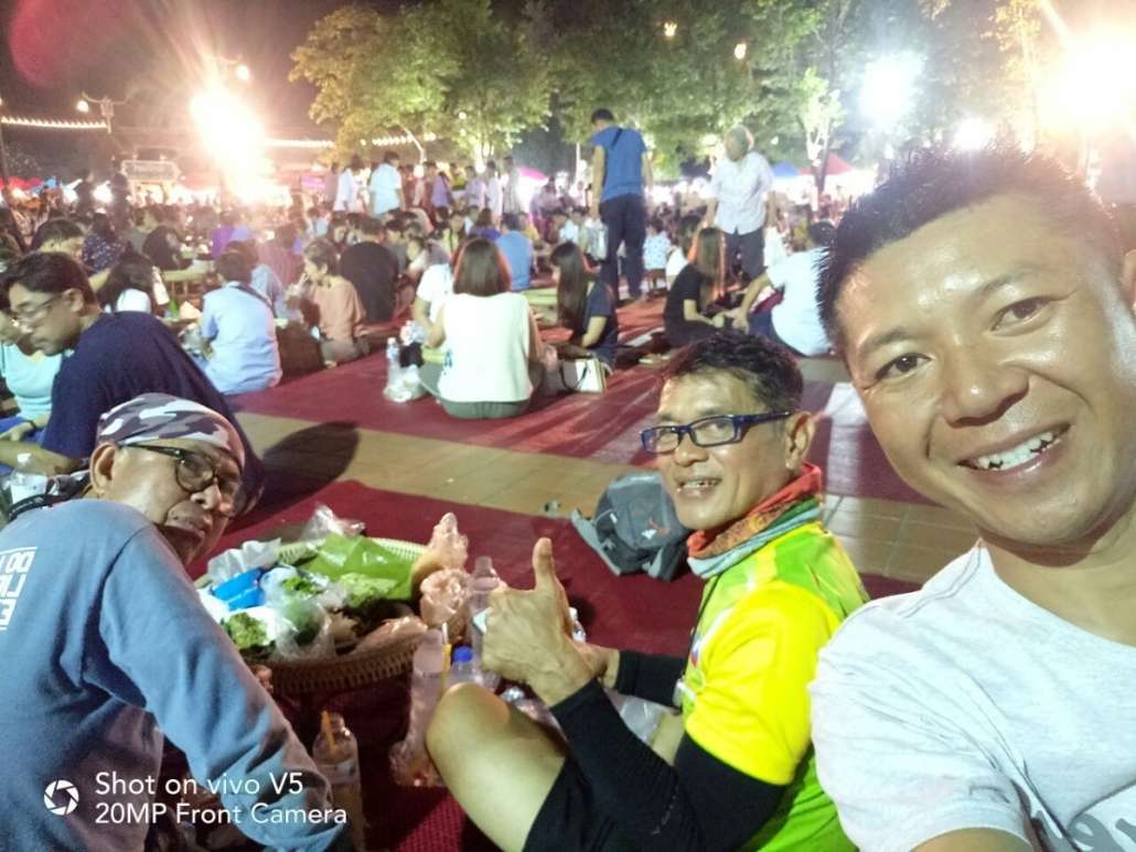 ขันโตกดินเนอร์หน้าวัดพรหมมินทร์