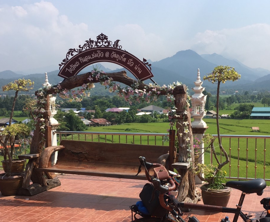 ลานหน้าวัดภูเก็ต บนที่สูง