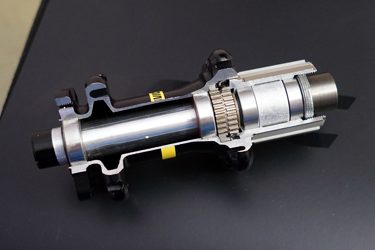 mavic-ID360-rear-mountain-bike-hub-cutaway-view01.jpg