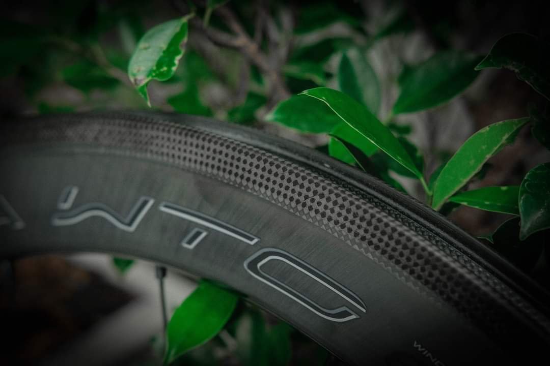 ตัวแรง ที่ว่าแข็งๆๆ<br /><br />.<br /><br />ต้องมาลอง ล้อเสือหมอบ​คาร์บอน​ยี่ห้อ​campagnolo<br /><br />Bora WTO60<br /><br />Bora Wto45<br /><br />มาแรงสุดๆๆ<br /><br />.<br /><br />มีมาระบบริมเบรค มีล้อถุงล้อ แกนปลด ผ้าเบรค วาว์ลต่อลม ที่งัดยาง และอุปกรณ์​คู่มือ<br /><br />.<br /><br />ขอบพระคุณ​มา​กครับ<br />Okkbike.com<br /><br />Tel.0840264470